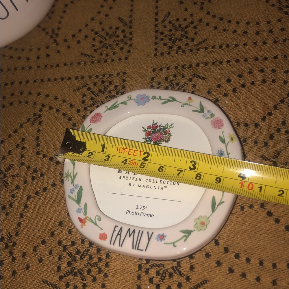 Rae Dunn FAMILY Mini Round Photo Frame - Picture 4 of 6